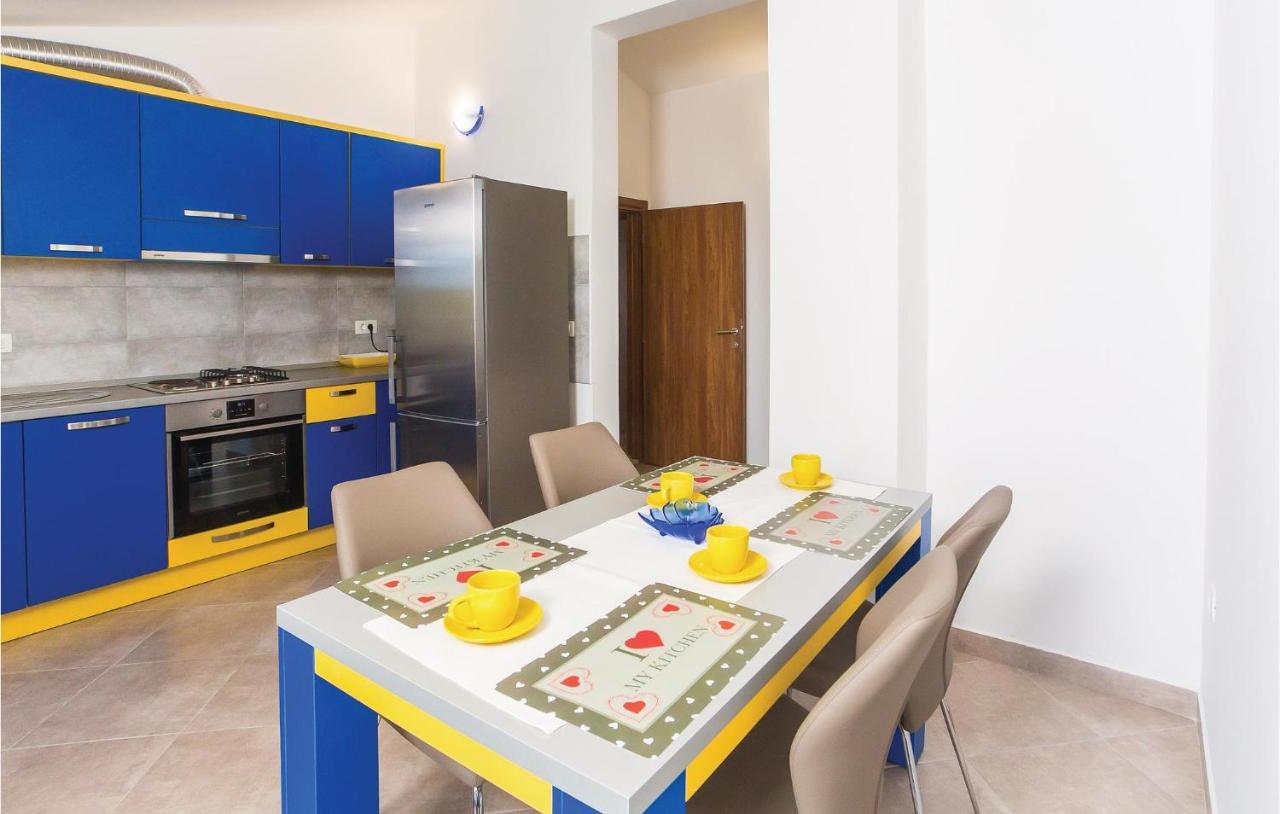 Amazing Apartment In Makarska With Wifi Exteriör bild