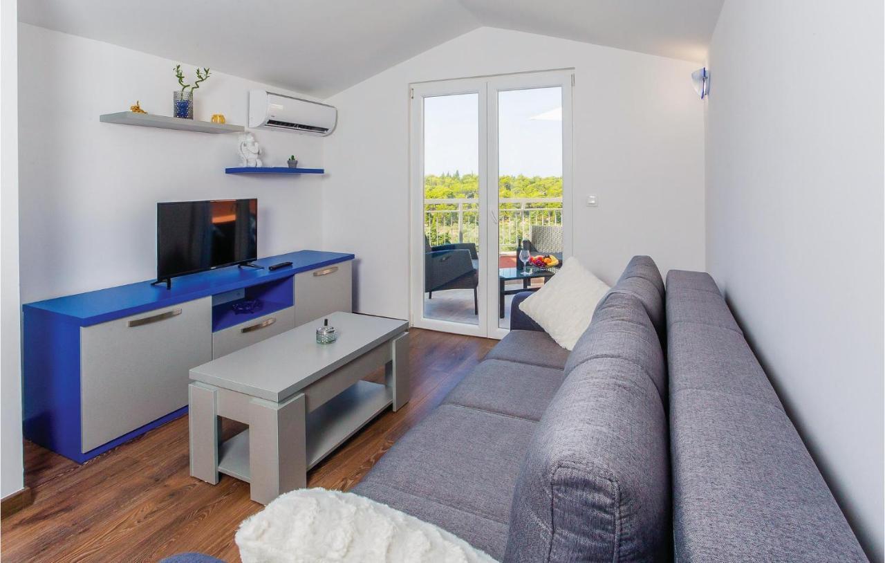 Amazing Apartment In Makarska With Wifi Exteriör bild
