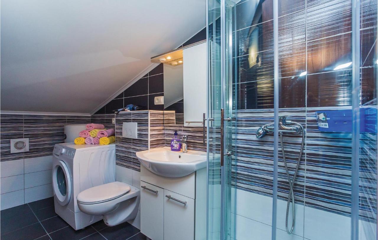 Amazing Apartment In Makarska With Wifi Exteriör bild